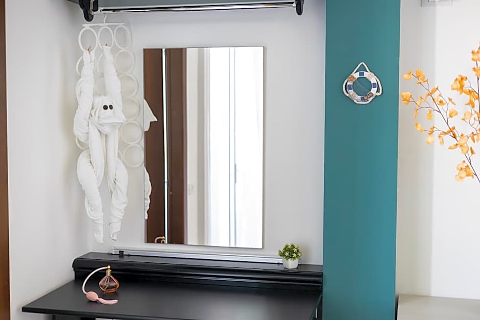 PalerMonAmour Art Gallery Suite