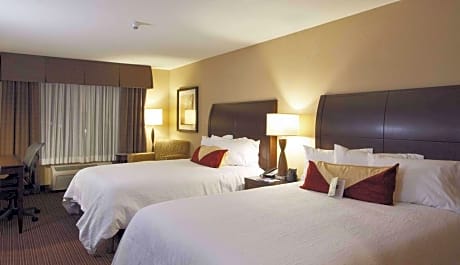 2 Queens Premium W/In-Room Drinks-Snacks