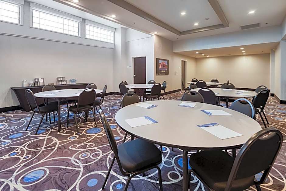 Holiday Inn Express Kansas City Downtown By IHG