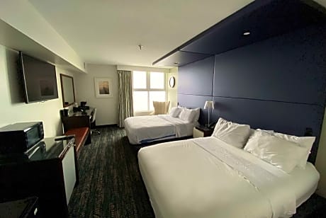 2 Queen Beds, Lakefront View, Non-Smoking