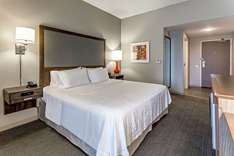 1 King Bed Nonsmoking