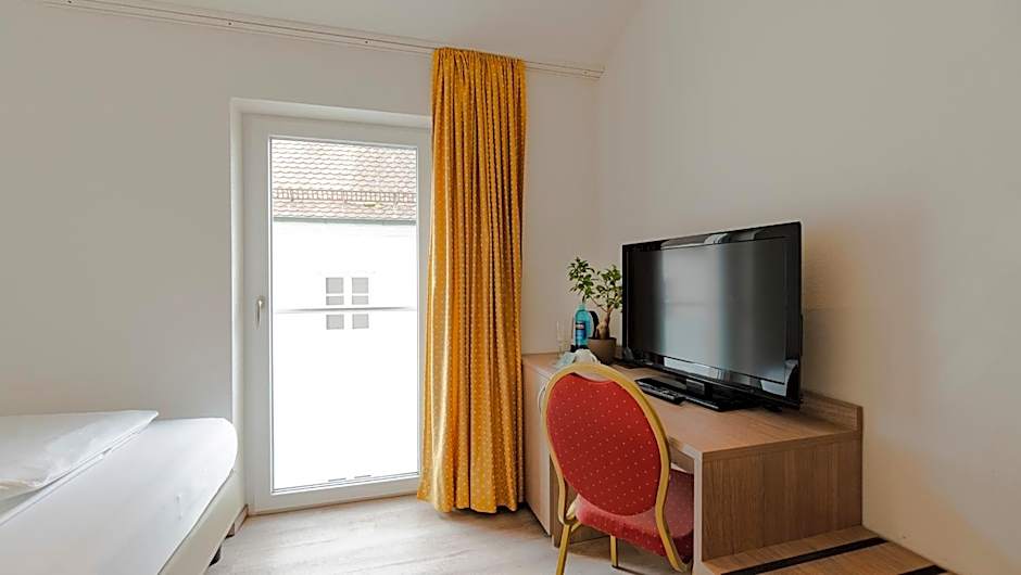 Luna Sleeping Buttenwiesen