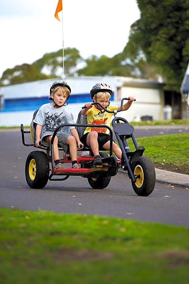 Lakes and Craters Holiday Park