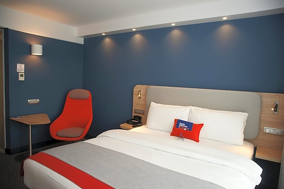 Holiday Inn Express Zürich Airport By IHG