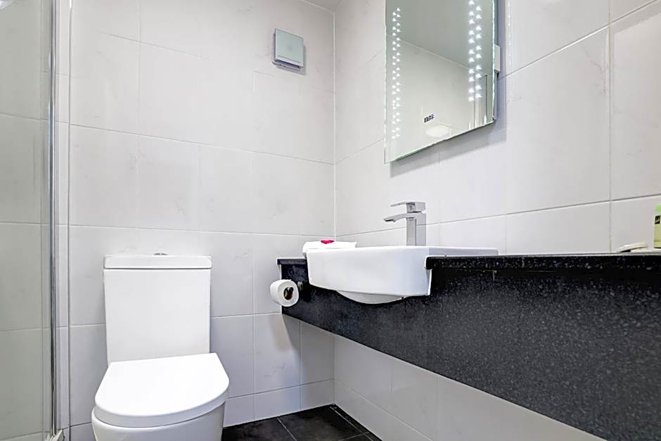 OYO The Chiltern Hotel