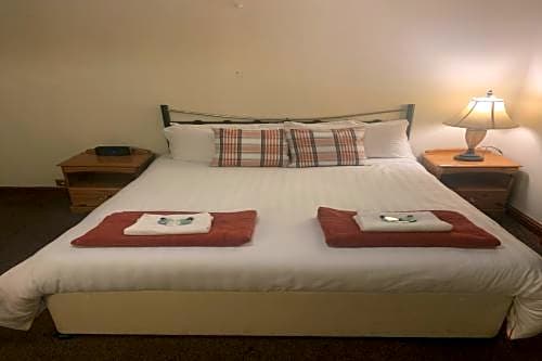 OYO Ye Olde Mustard Pot