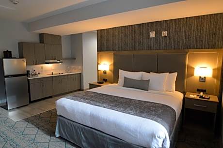 King Suite with Walk-In Shower and Sofa Bed - Disability Access/Non-Smoking