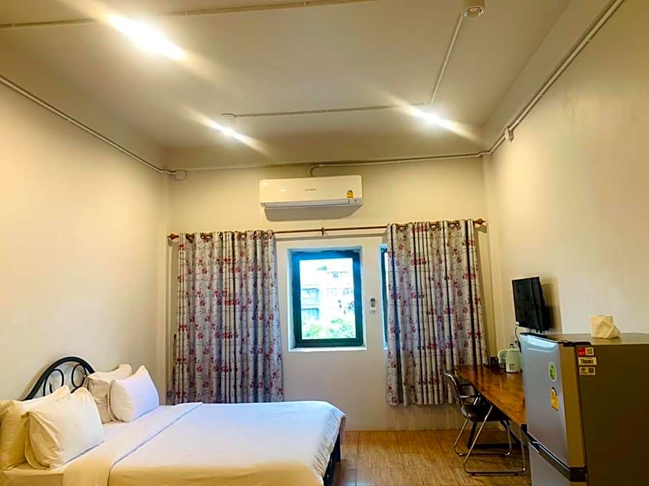 โรงแรมควีนส์ (Queen)