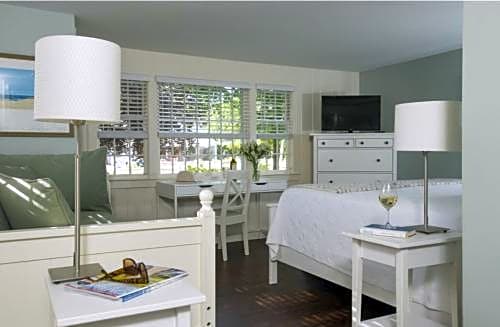 Chatham Seafarer Inn
