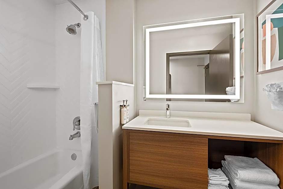 Holiday Inn & Suites Albuquerque Airport By IHG