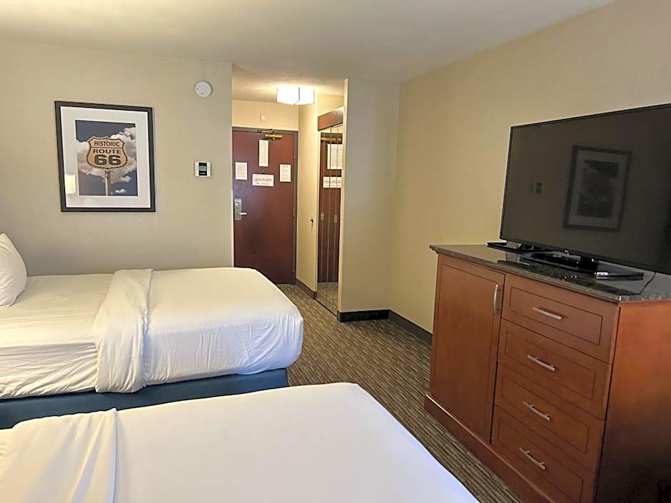 Heritage Inn & Suites St. Louis/Fenton, Trademark by Wyndham