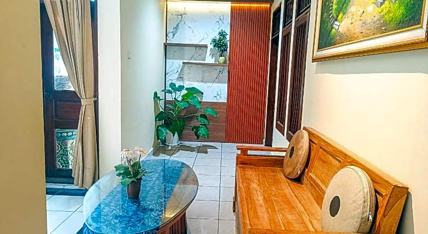 Miraa Guest House & Resto