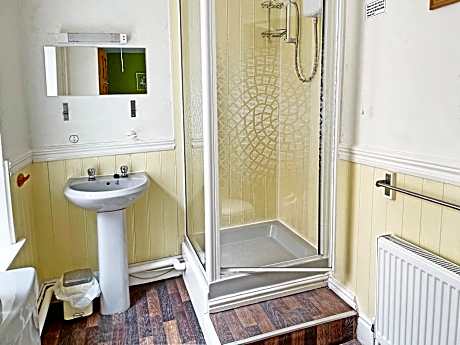 Twin Room with Shower