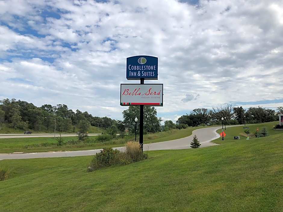Cobblestone Inn & Suites - Denison | Oak Ridge