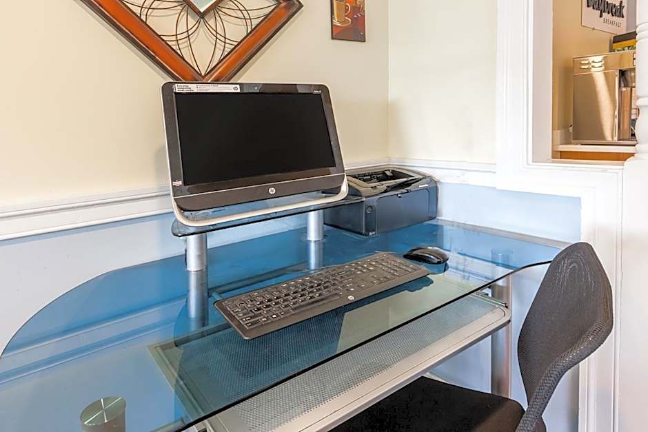 Days Inn by Wyndham Kent - Akron