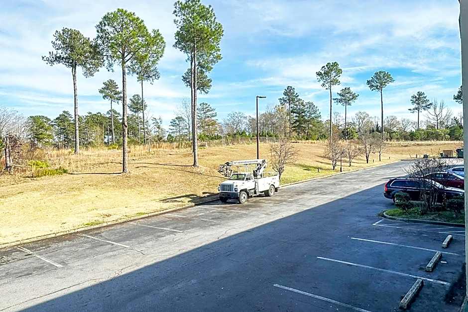 Super Inn & Suites by OYO Milledgeville