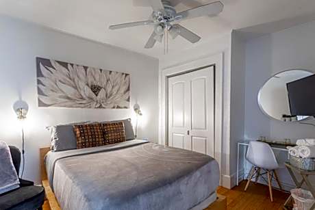 The Gold Room near downtown trains fast wifi