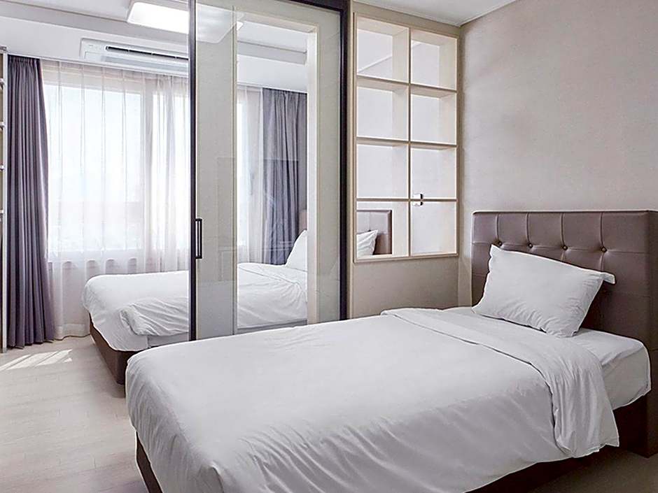 AM Hotel