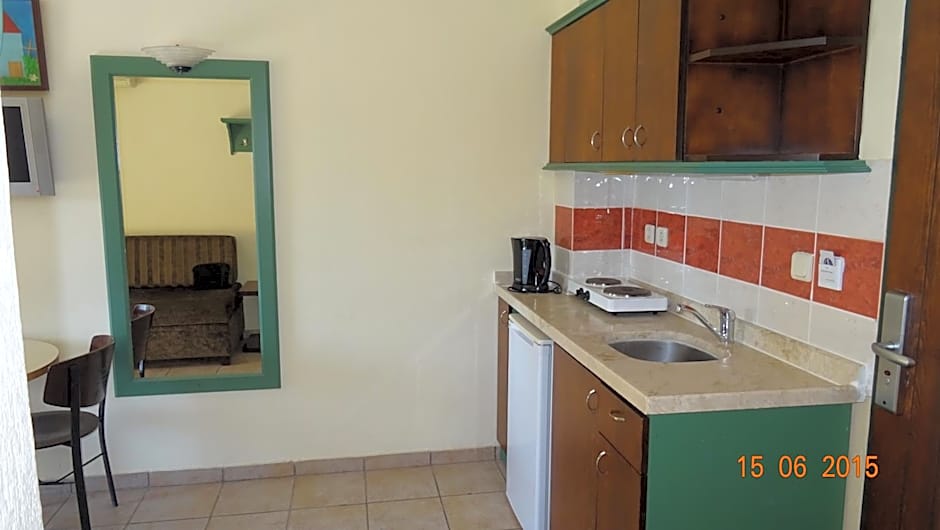 Maxwell Holiday Club