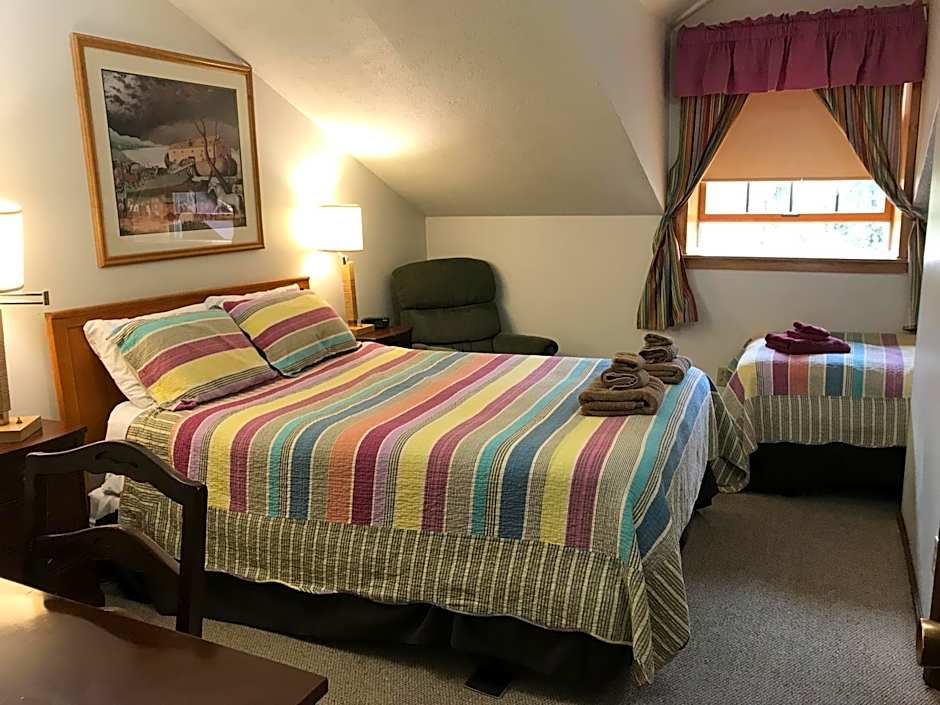 7 Gables Inn & Suites