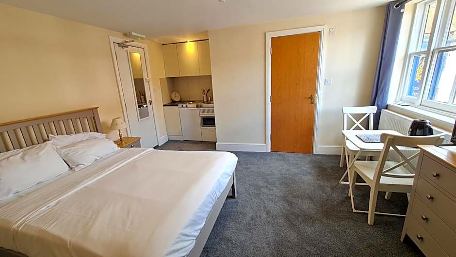 Grace Apartments - Living Rock