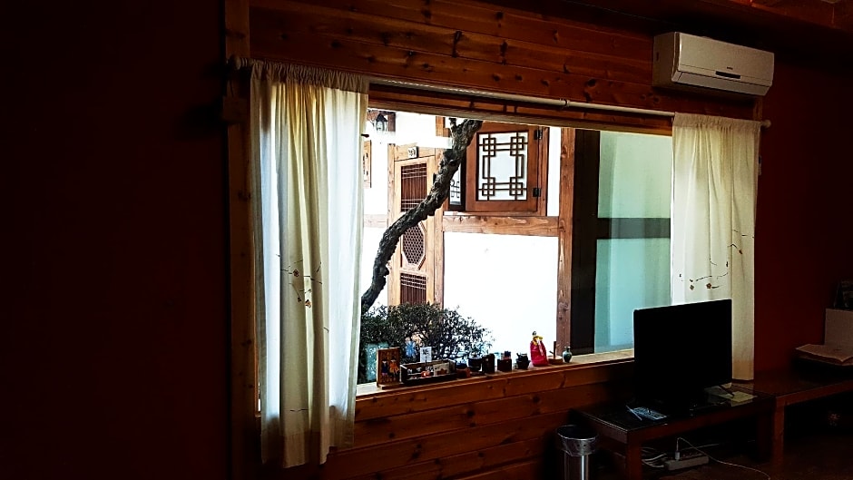 In-Yeon Hanok Guesthouse