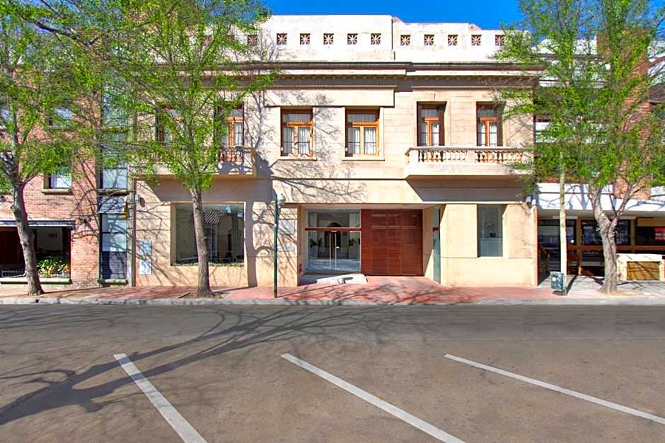 San Isidro Plaza Hotel