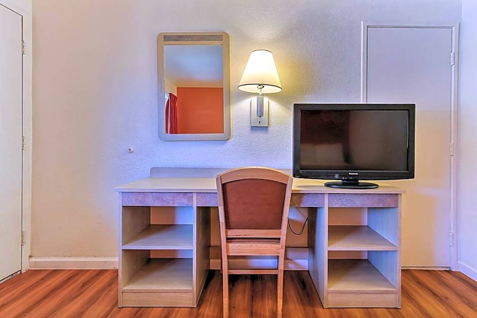 Photo 1 of 9 of Quadruple Room - Non-Smoking