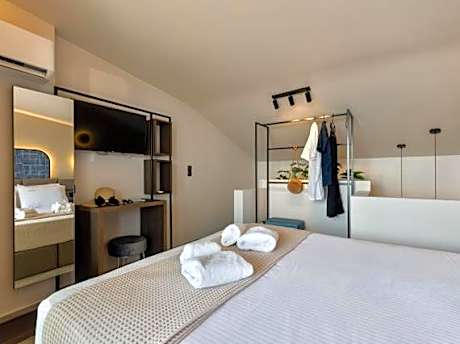 Deluxe Suite with Sea View