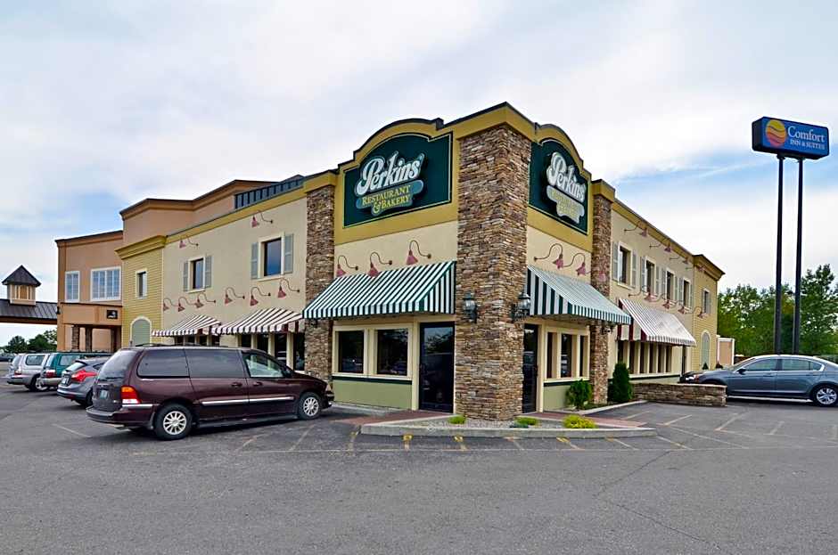 Comfort Inn & Suites Plattsburgh - Morrisonville