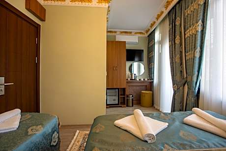 Deluxe Triple Room with Sea View