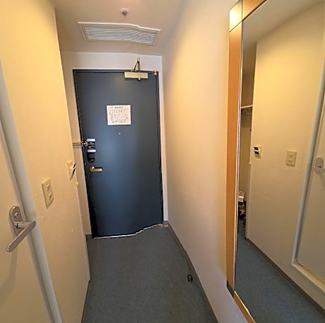 Single Room - Non-Smoking - WiFi