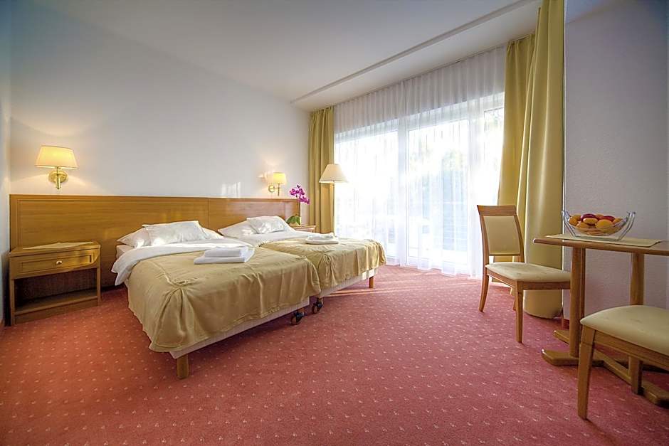 Két Korona Konferencia és Wellness Hotel