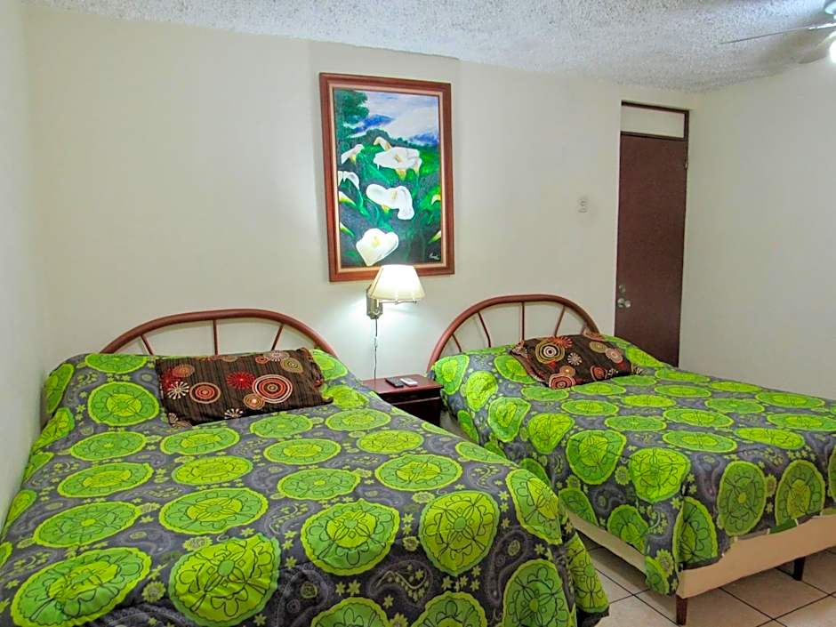 Hotel La Guaria Inn & Suites