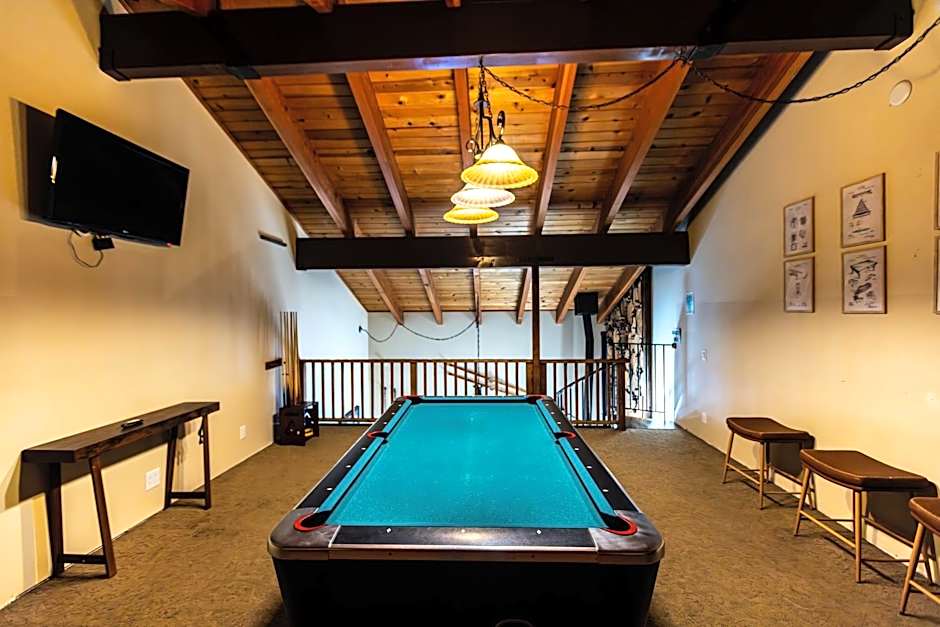 The Mammoth Creek Inn