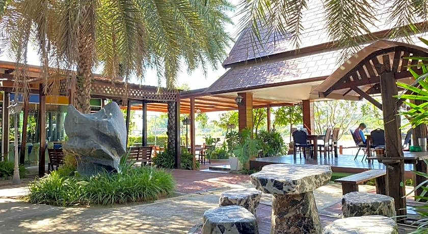 Chaophayathara Riverside Hotel