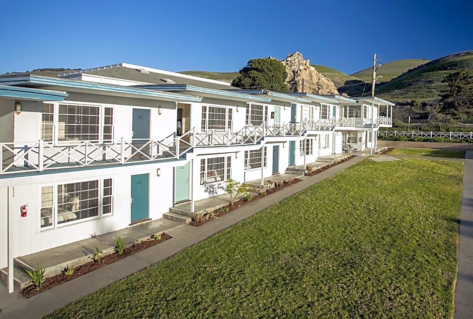 Tides Oceanview Inn and Cottages