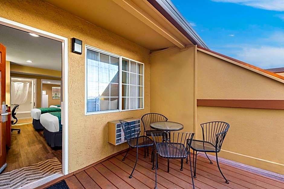 Howard Johnson by Wyndham Santa Cruz Beach Boardwalk