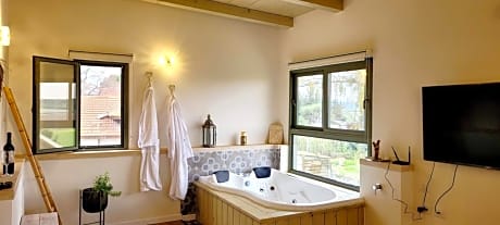 צימר חלון לרקפות zimer Window for primroses עם ג'קוזי לנוף