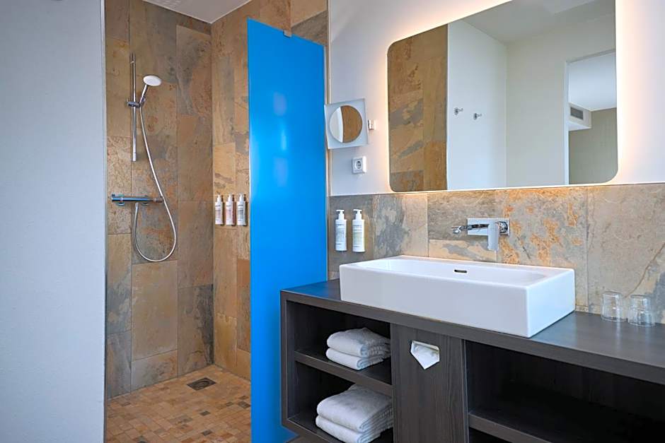 Haven Hotel Rotterdam, Curio Collection by Hilton