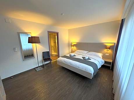 Deluxe Double Room with Shower