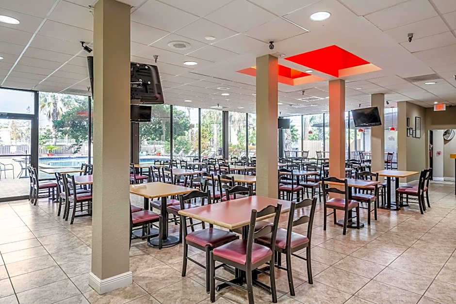 Lakeland Hotel