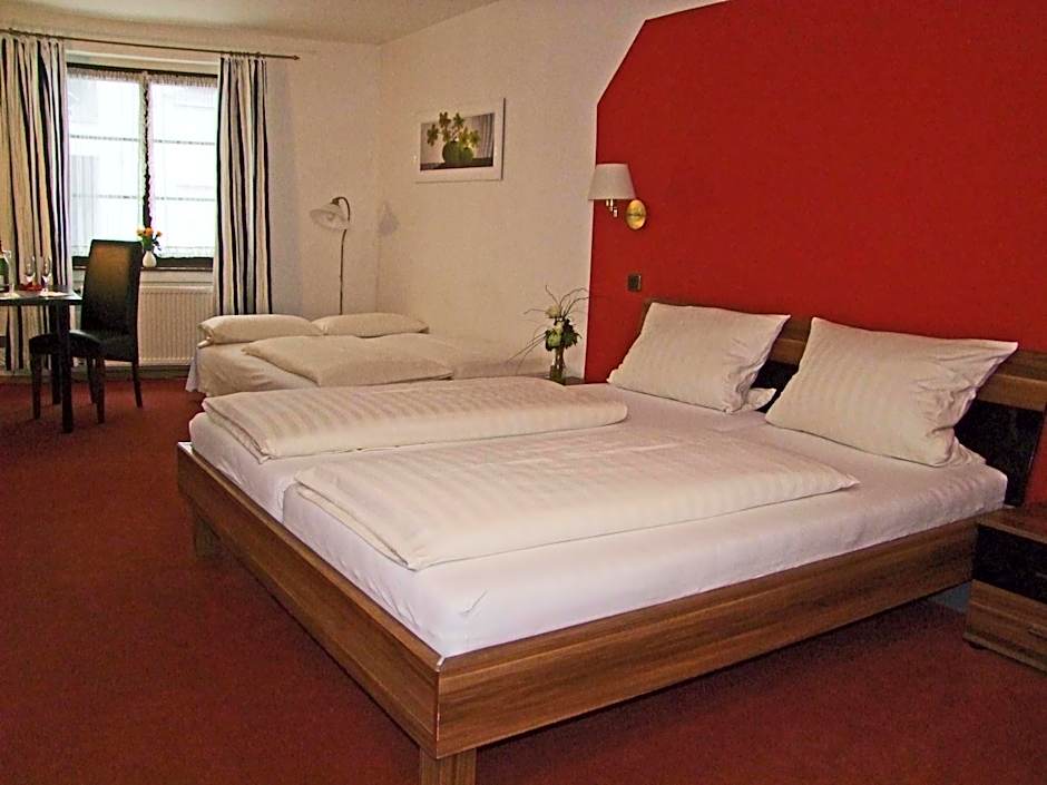 Photo 1 of 6 of Quadruple Room