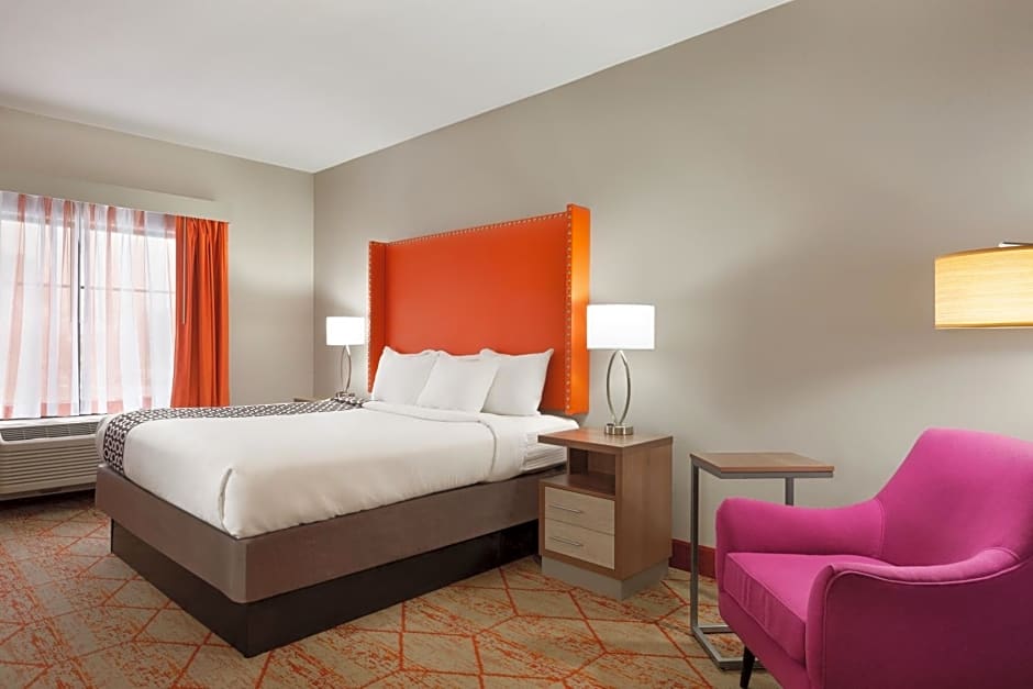 La Quinta Inn & Suites by Wyndham Lackawanna - Buffalo