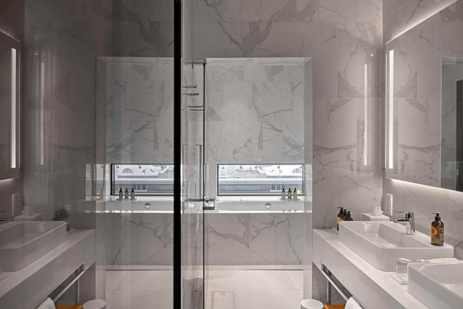 Iceland Parliament Hotel, Curio Collection by Hilton