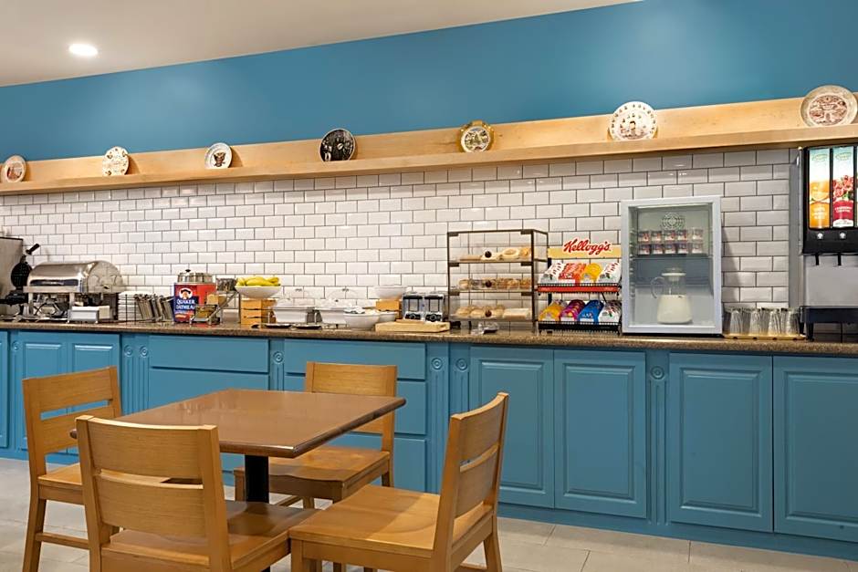 Country Inn & Suites by Radisson, Valparaiso, IN