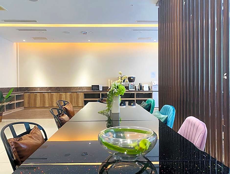 Champs Elysees Hotel