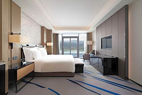 Club, Suite, 1 King, Sofa bed