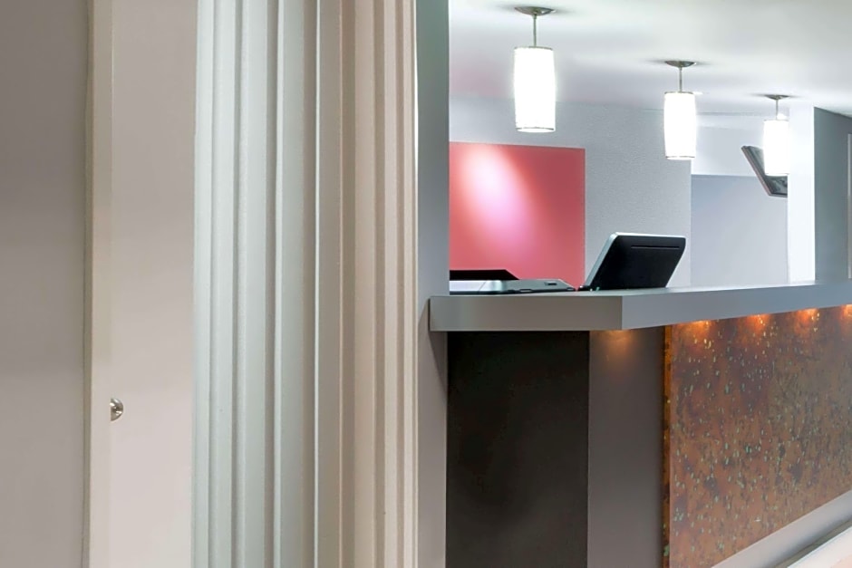 Super 8 by Wyndham Mt Hope Hamilton Intl Arpt ON