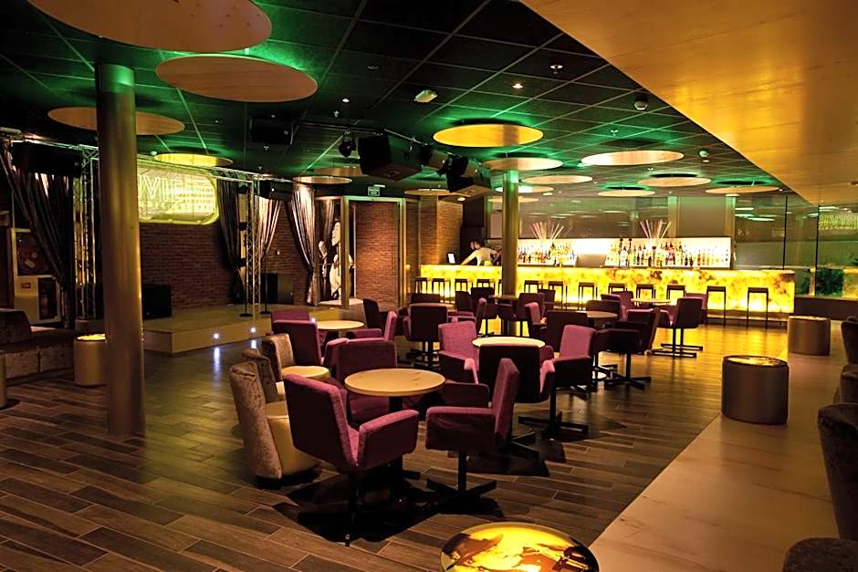 Riviera Beachotel - Adults Recommended